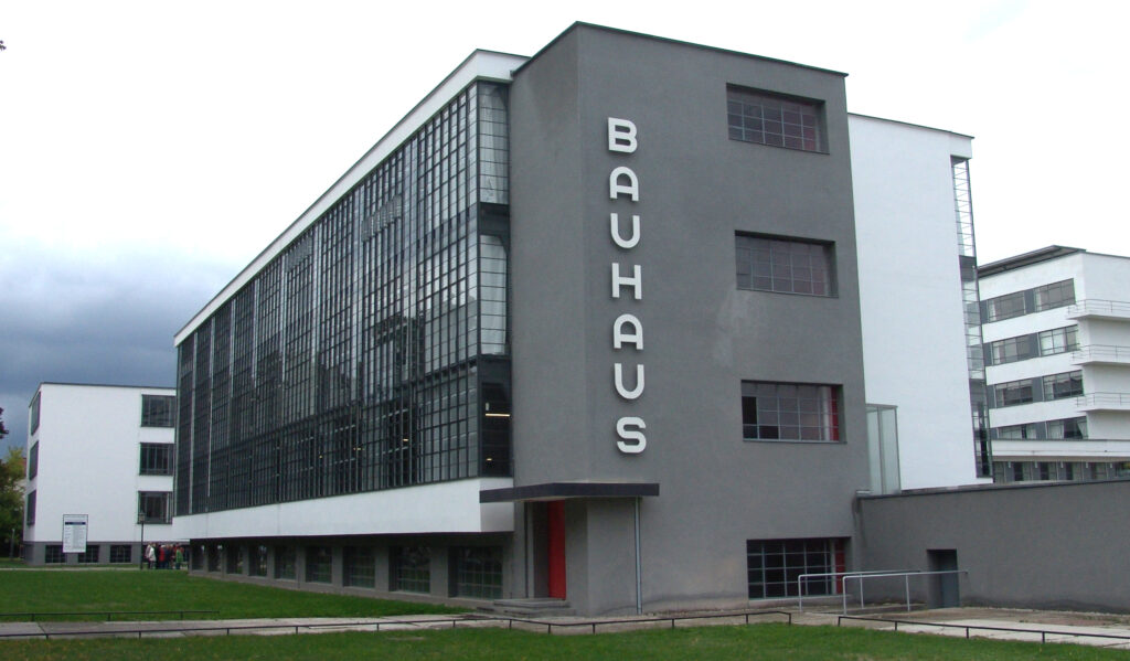 Foto tomada al edificio principal de la Bauhaus